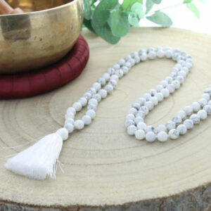 collier, collier femme, collier homme, collier mala, collier 108 perles, mala, 108 perles, collier tibétain, mala tibétain, collier mala tibétain, collier mala 108 perles, mala 108 perles, howlite blanche, howlite, collier howlite, howlite lithothérapie, howlite vertus, howlite bienfaits, mala howlite blanche, collier howlite blanche, collier mala howlite blanche