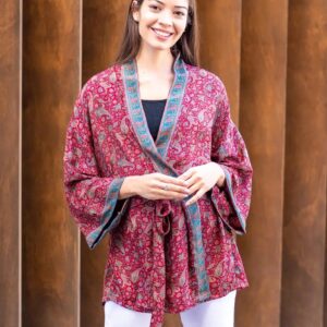 kimono soie, kimono court, kimono femme, kimono soie femme, kimono soie court femme, kimono femme soie déshabillé, kimono femme soie indienne, kimono femme soie peignoir, kimono court femme soie déshabillé, kimono court femme soie peignoir, kimono soie rouge, kimono femme soie rouge, kimono femme soie rouge boheme, kimono soie boheme, kimono boheme, kimono boheme rouge, kimono femme soie indienne, kimono femme soie indienne rouge, Kimono court bohème pour femme en soie indienne - Rouge